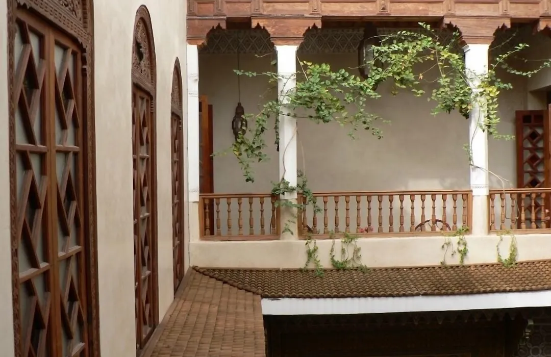Riad Le J-1