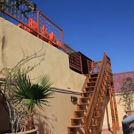 Riad Le J-2